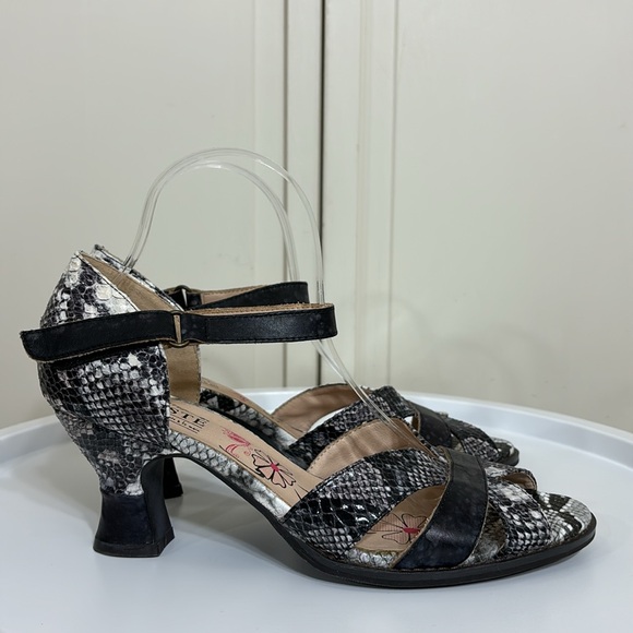 *Rock bottom price!* L'Artiste Spring Step Snake Print Sandal Size 9.5-10 EU 41 - Picture 6 of 11